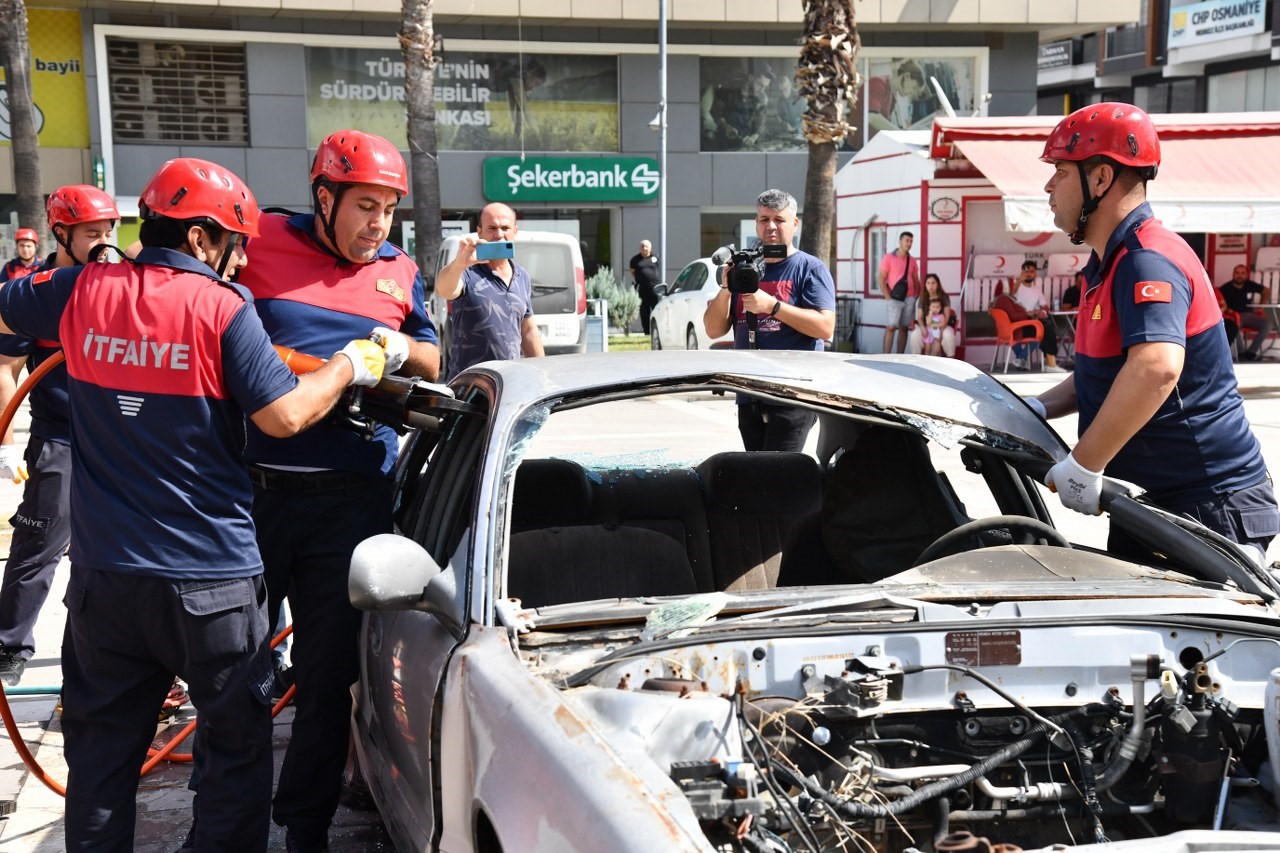 Osmaniye itfaiyesinden, kazada yaralı kurtarma ve yangın tatbikatı
