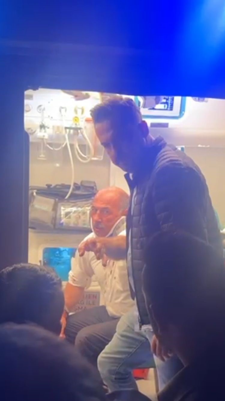 Otob&uuml;ste tartışan yolcunun yakınları, yanlış muavin ve şof&ouml;r&uuml; hastanelik etti 