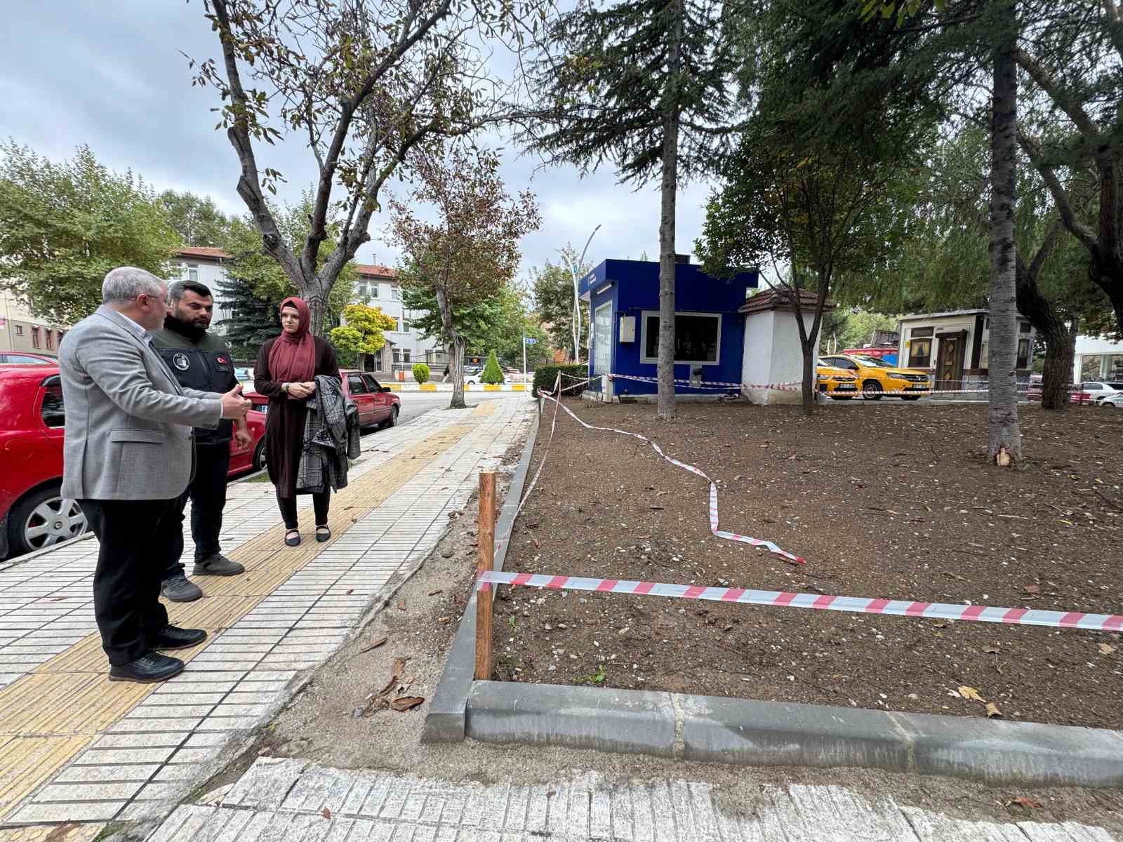 Belediye Varinli Caddesi’nde çevre düzenlemesi yaptı
