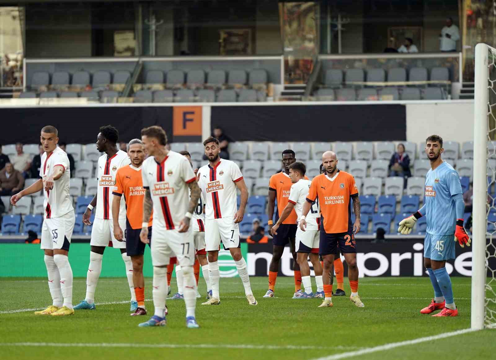 UEFA Konferans Ligi: Başakşehir: 1 - Rapid Wien: 1 (İlk yarı)