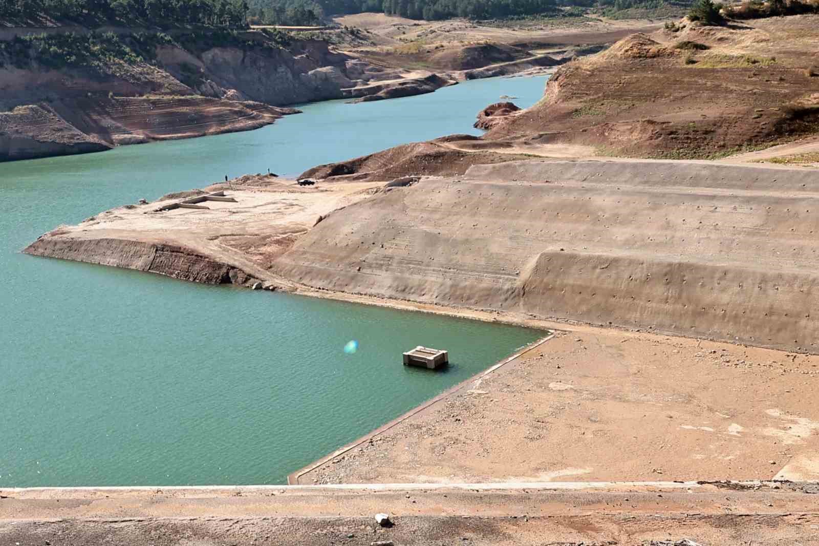Akbaş Barajından i&ccedil;me suyu alımı durduruldu
