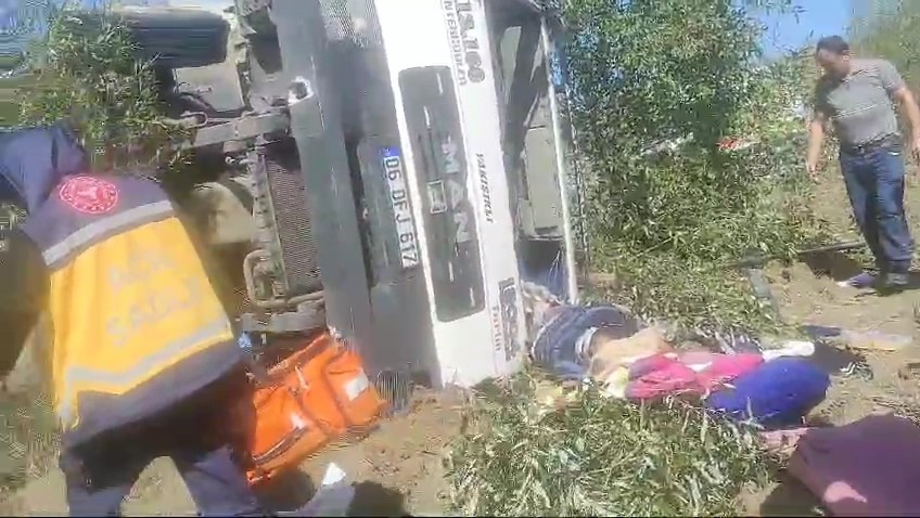 Kontrolden &ccedil;ıkan kamyon devrildi: 3 yaralı

