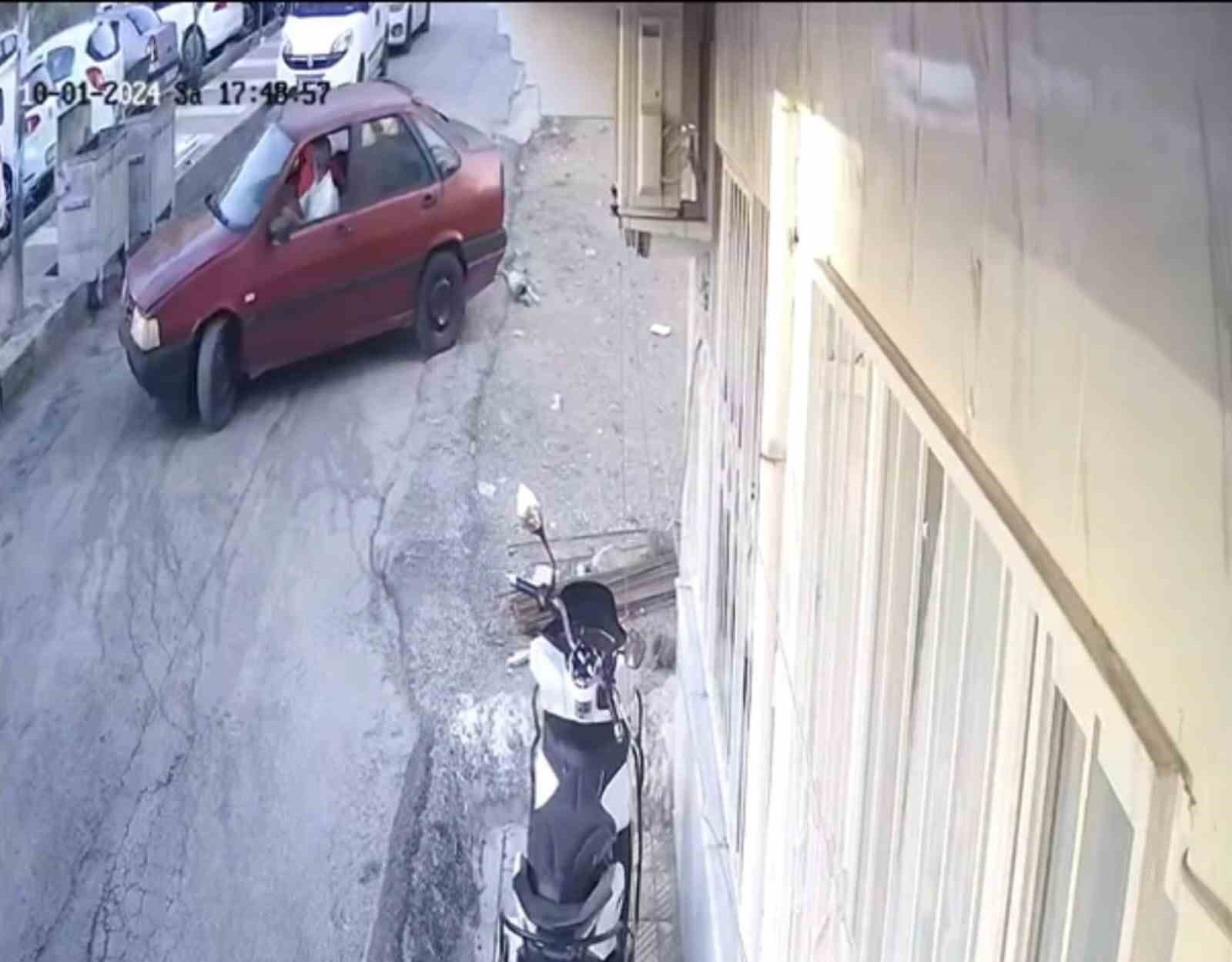 Arabasıyla köpeğin üzerinden geçen adam gözaltına alındı