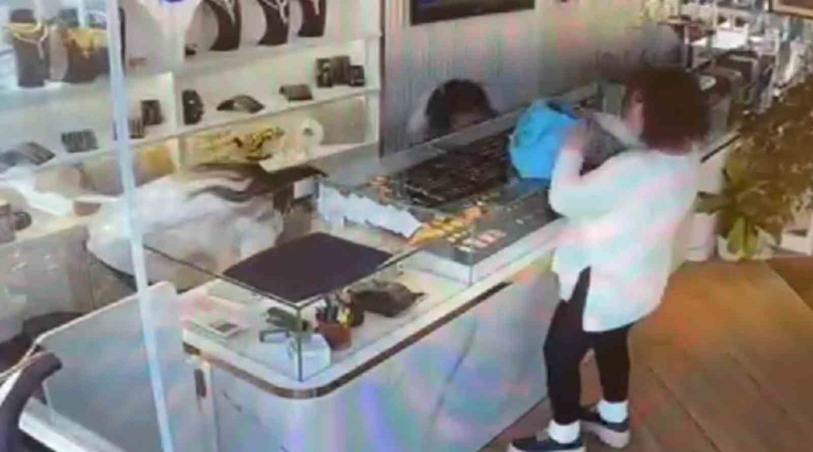 Edirne&rsquo;de kuyumcuları d&uuml;ş&uuml;k ayarlı altınla dolandıran 2 kişi tutuklandı
