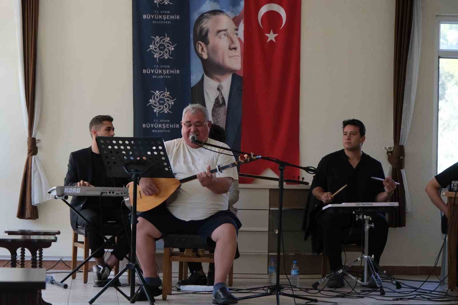 Aydın Büyükşehir Belediyesi Huzurevi’nde coşkulu kutlama
