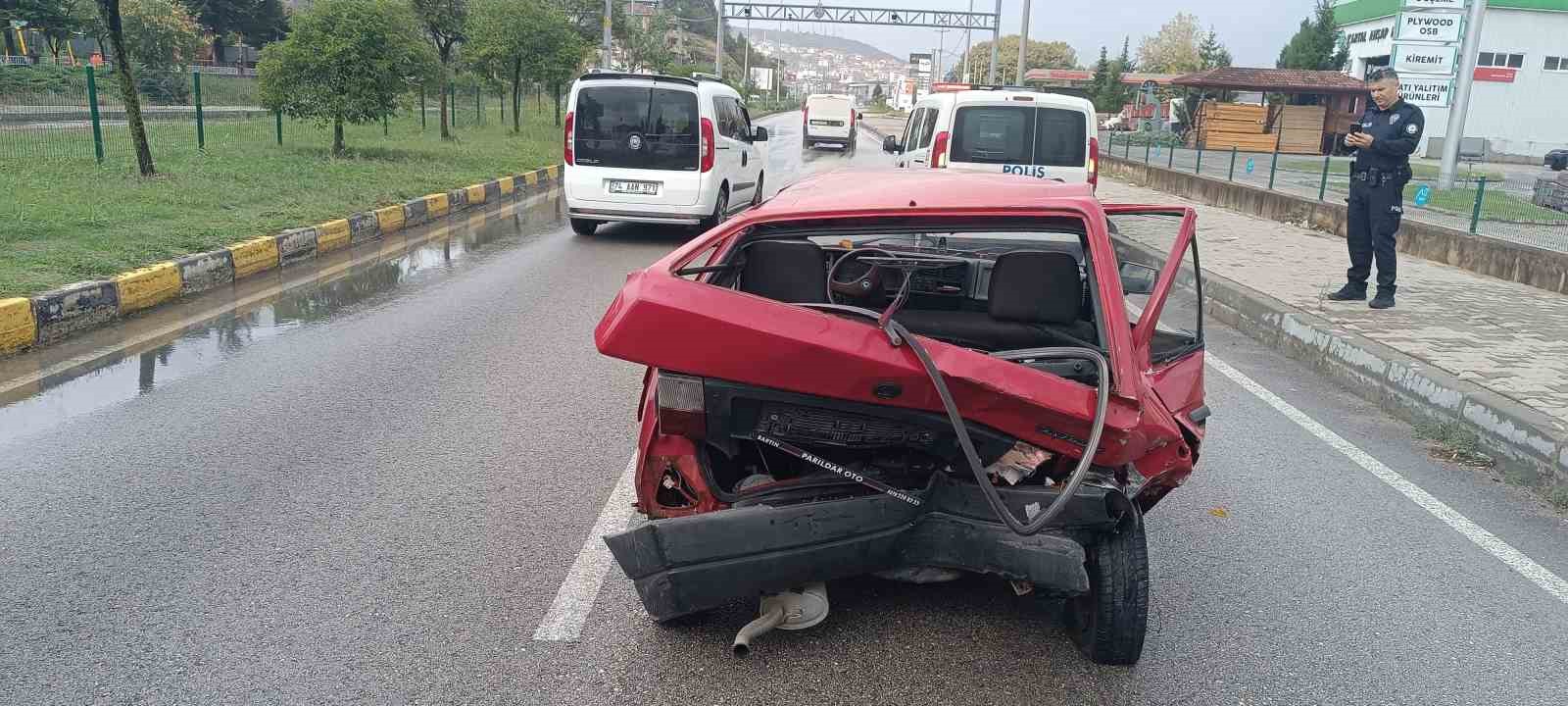 Hatalı dönüş kazaya neden oldu: 3 yaralı
