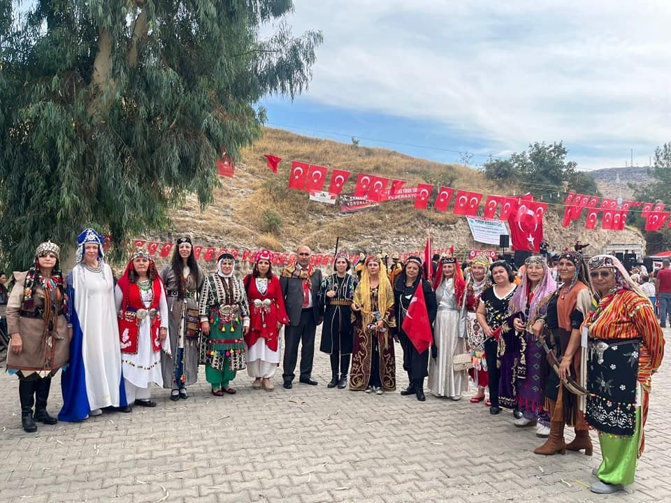 ‘Kahraman Türk Kadınları’ tiyatro gösterisi Urfa’da yoğun ilgi gördü