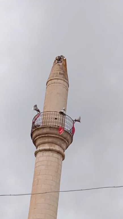 Sivas’ta cami minaresine yıldırım düştü
