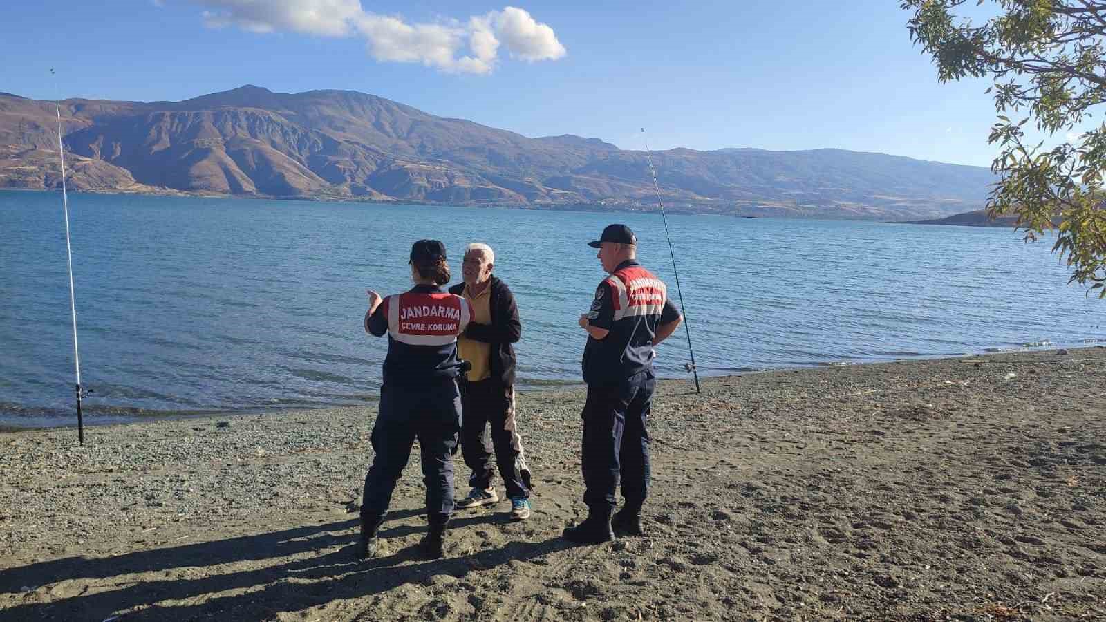 Elazığ’da jandarma ekipleri vatandaşları çevre kirliliği konusunda bilgilendirdi