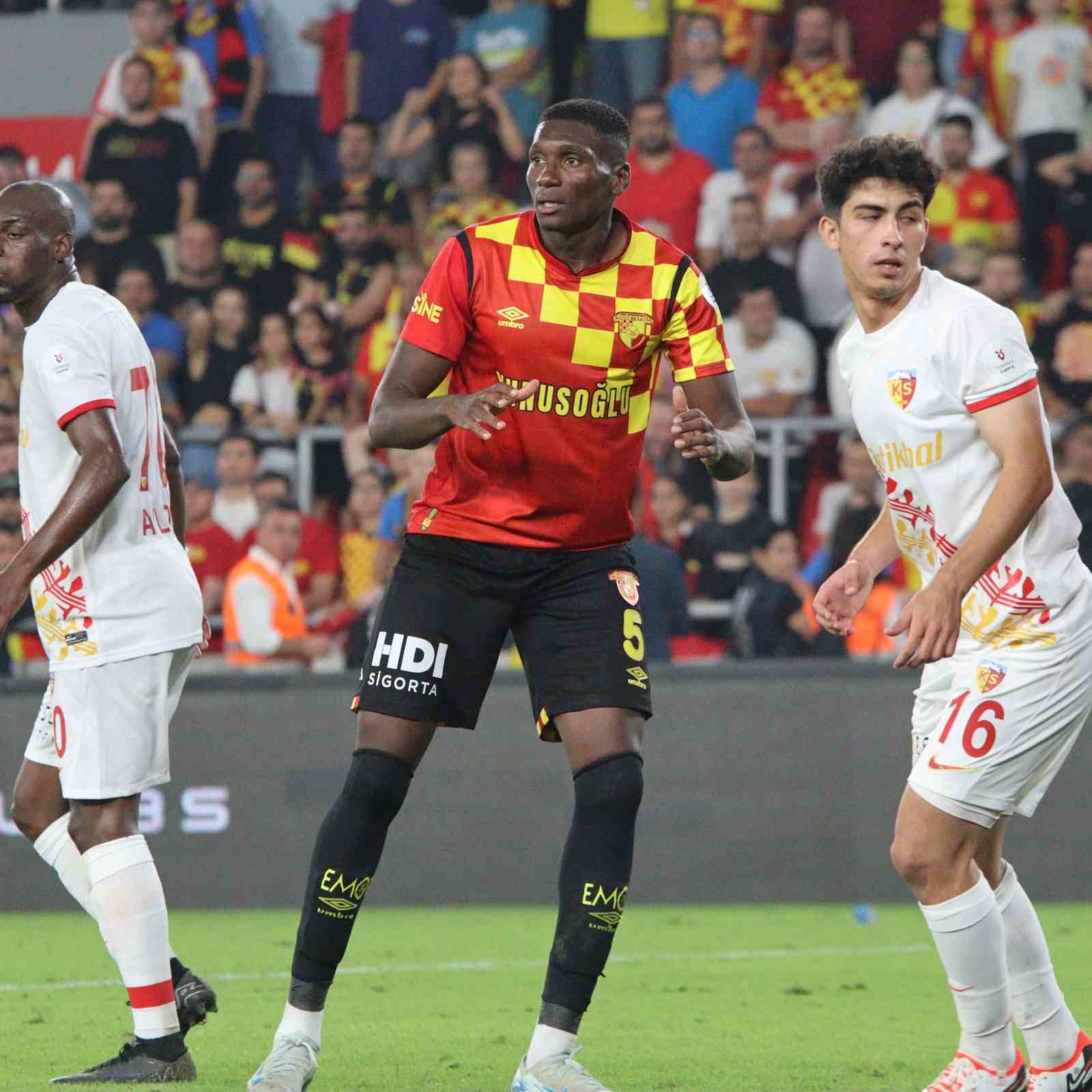 Göztepe’de Heliton ile Denis en istikrarlı oyuncular oldu
