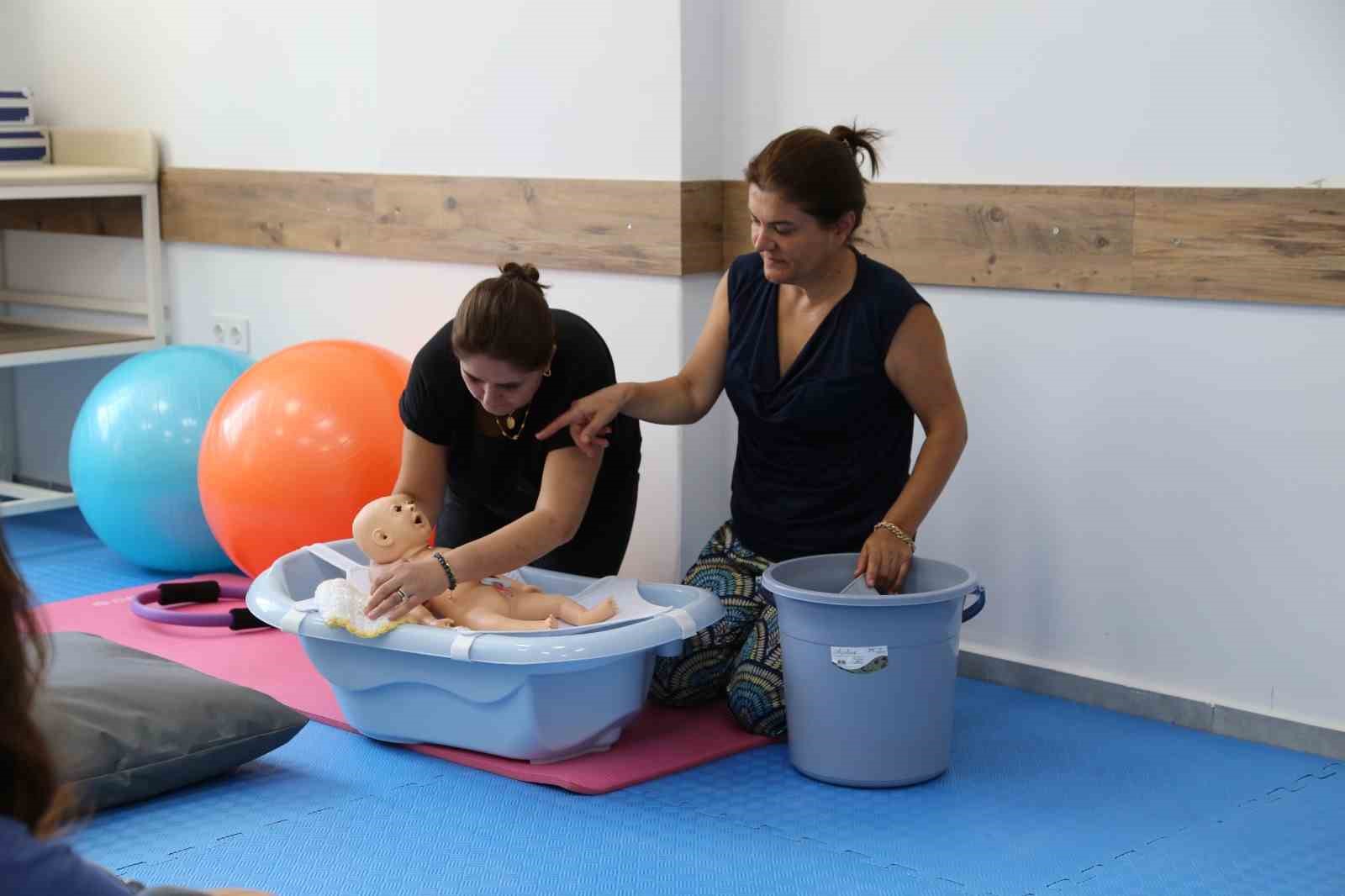 Anne adaylarına eğitim vermek için ’Gebe sınıfı’ açıldı
