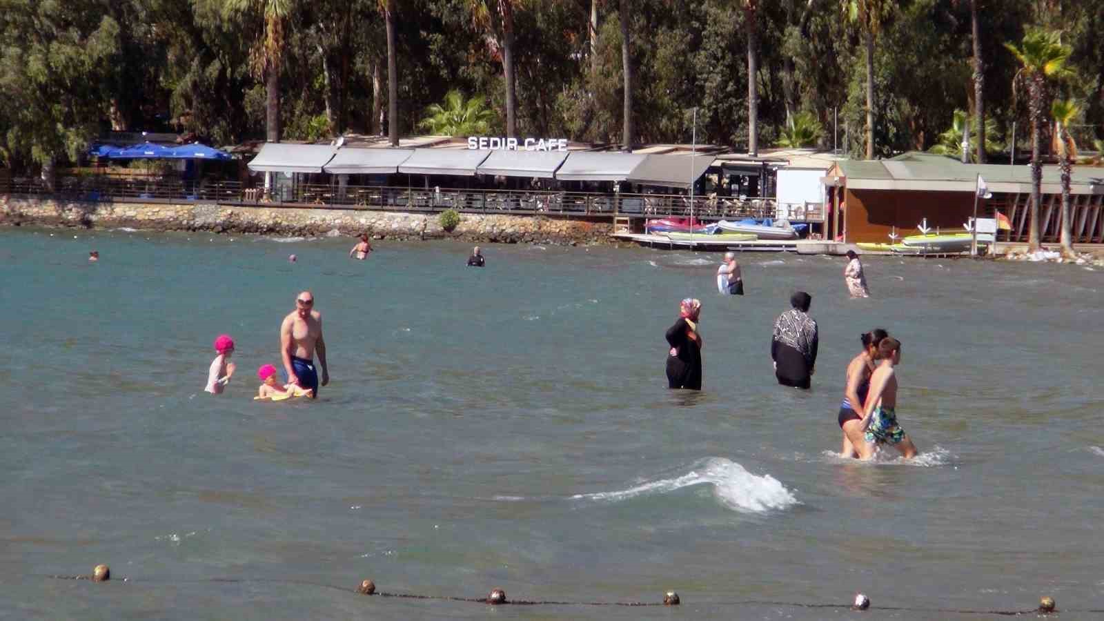 Muğla’da deniz, kum, güneş keyfi devam ediyor