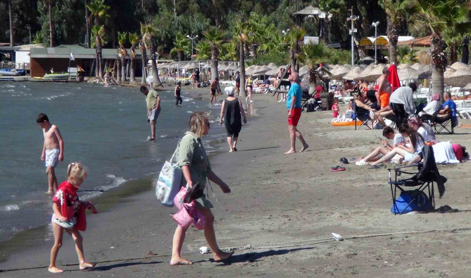 Muğla’da deniz, kum, güneş keyfi devam ediyor
