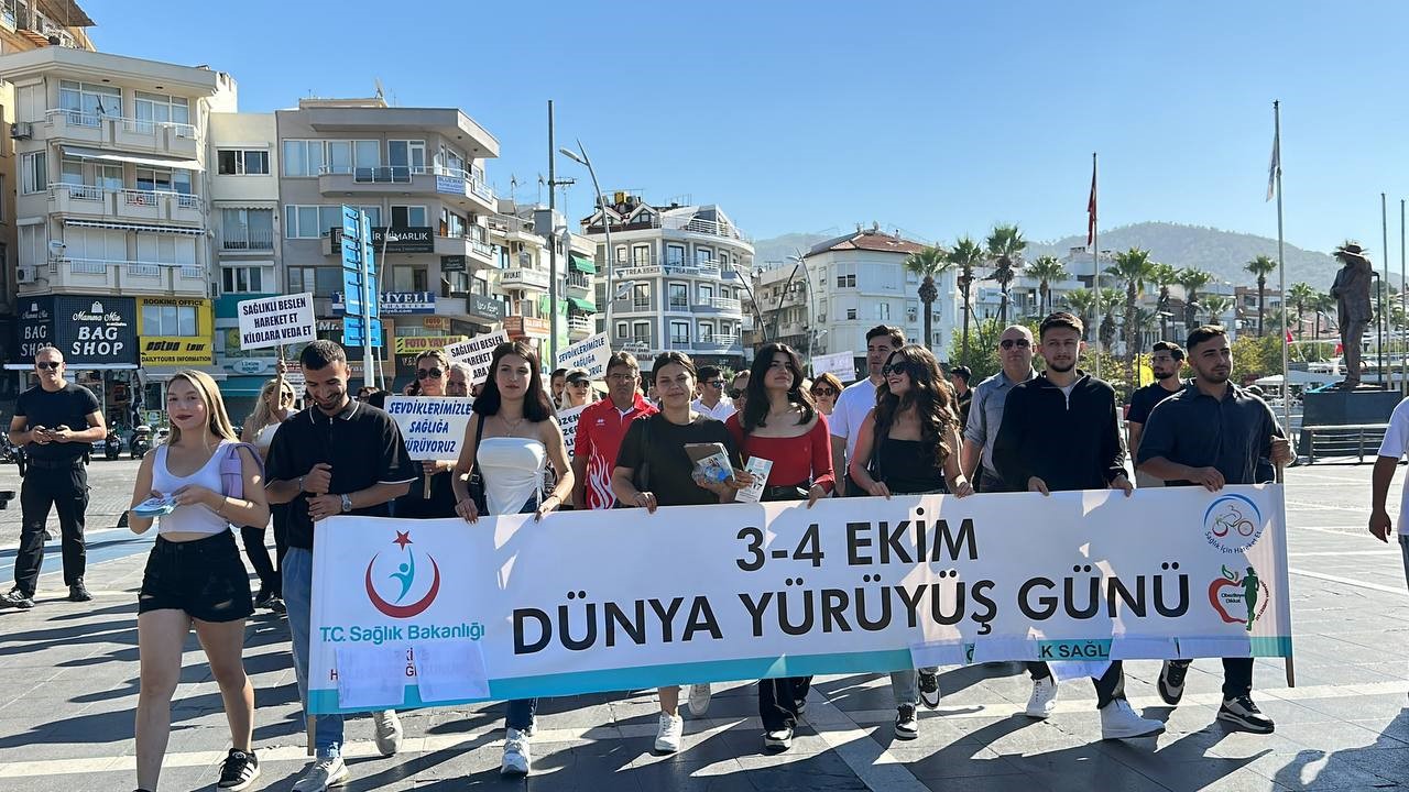 Dünya Yürüyüş Günü’nde Marmaris’te 3 kilometre yürüdüler
