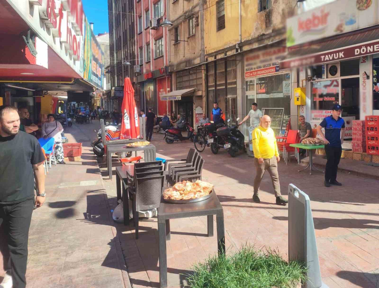 Bulancak’ta zabıta ile dürümcüler arasında denetim gerginliği
