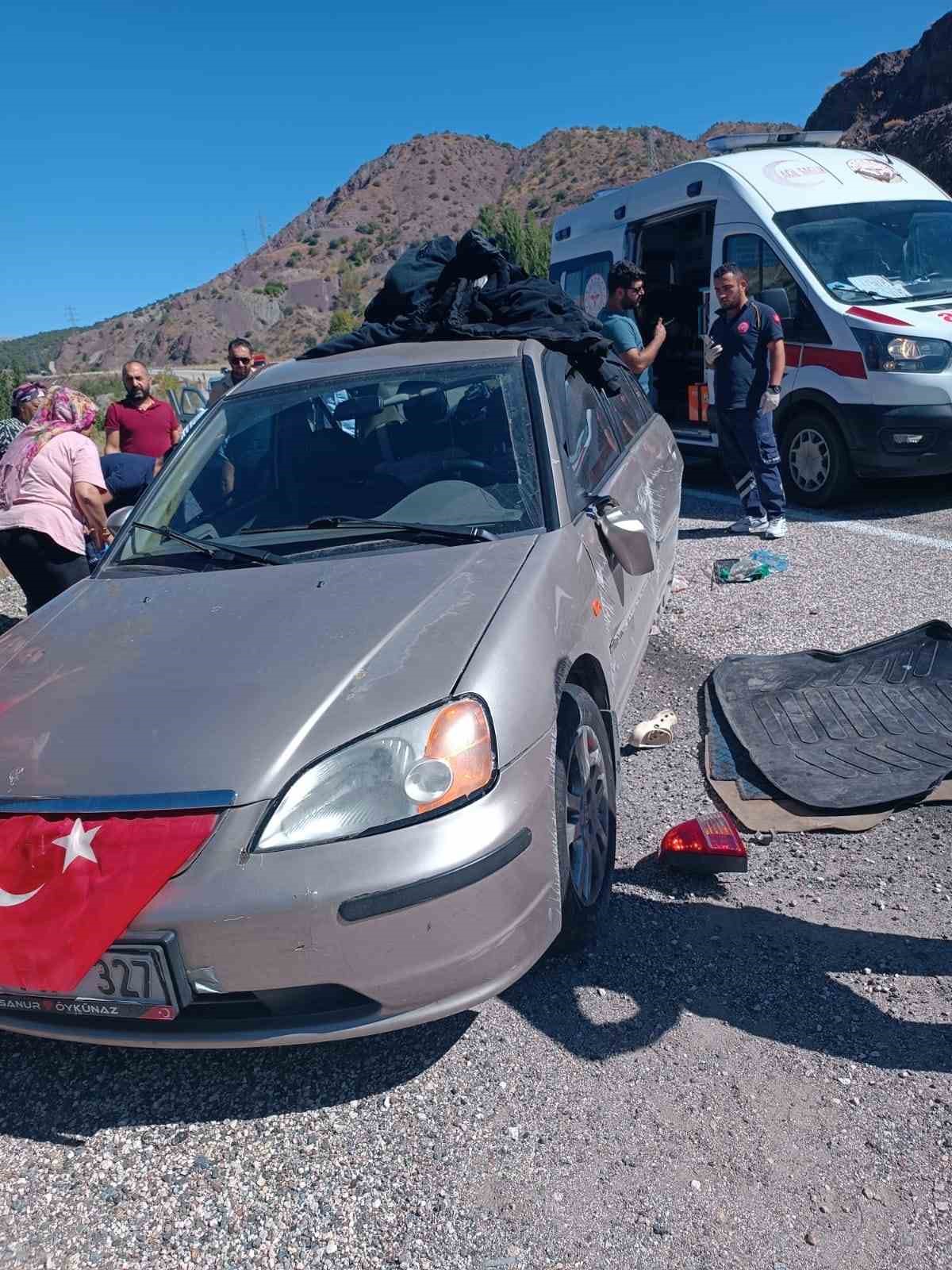 Malatya’da otomobil yön levhasına çarptı 4 yaralı