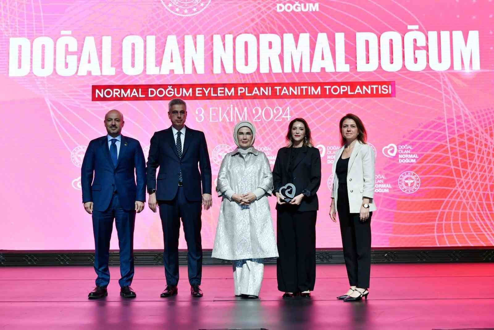 Emine Erdoğan’dan anne adaylarına &quot;normal doğum&quot; çağrısı