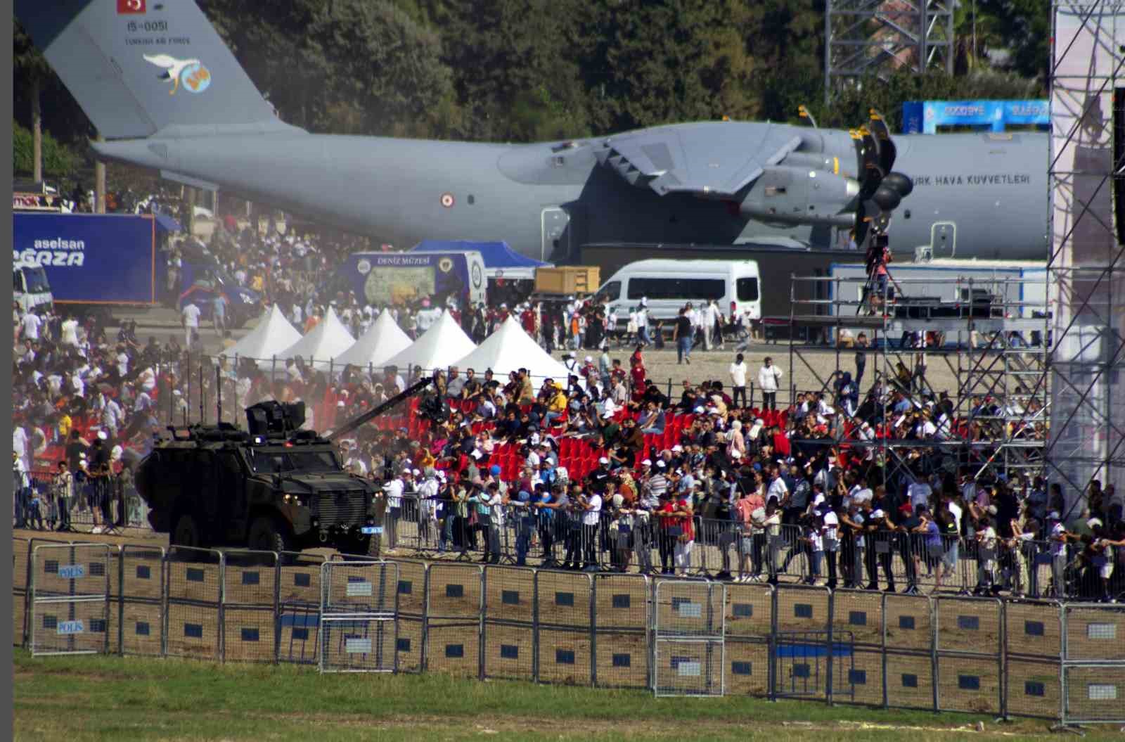 Yöresel kıyafetleriyle TEKNOFEST’te ilgi topluyorlar
