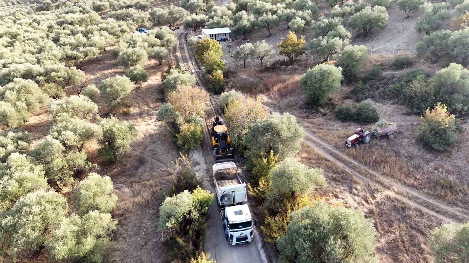 Şehzadeler&rsquo;de ova yolları &ccedil;alışmaları yoğun bir şekilde devam ediyor
