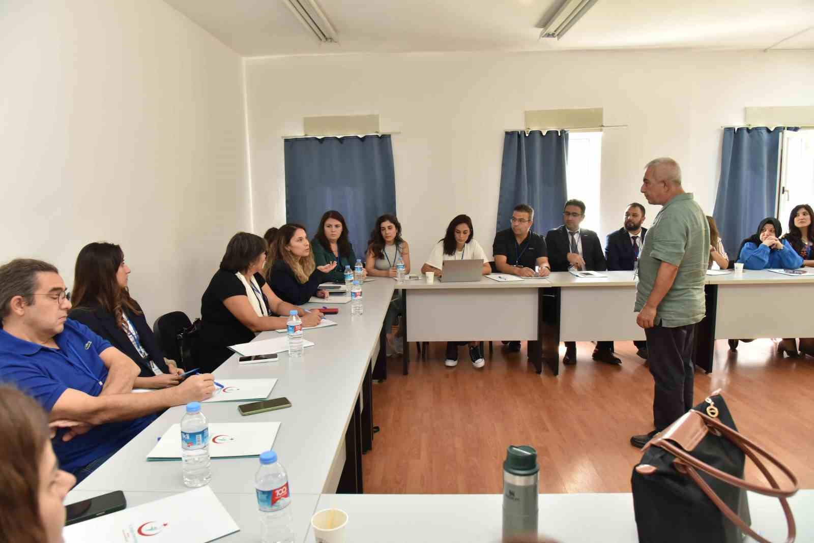 İntihar davranışı her y&ouml;n&uuml;yle masaya yatırıldı

