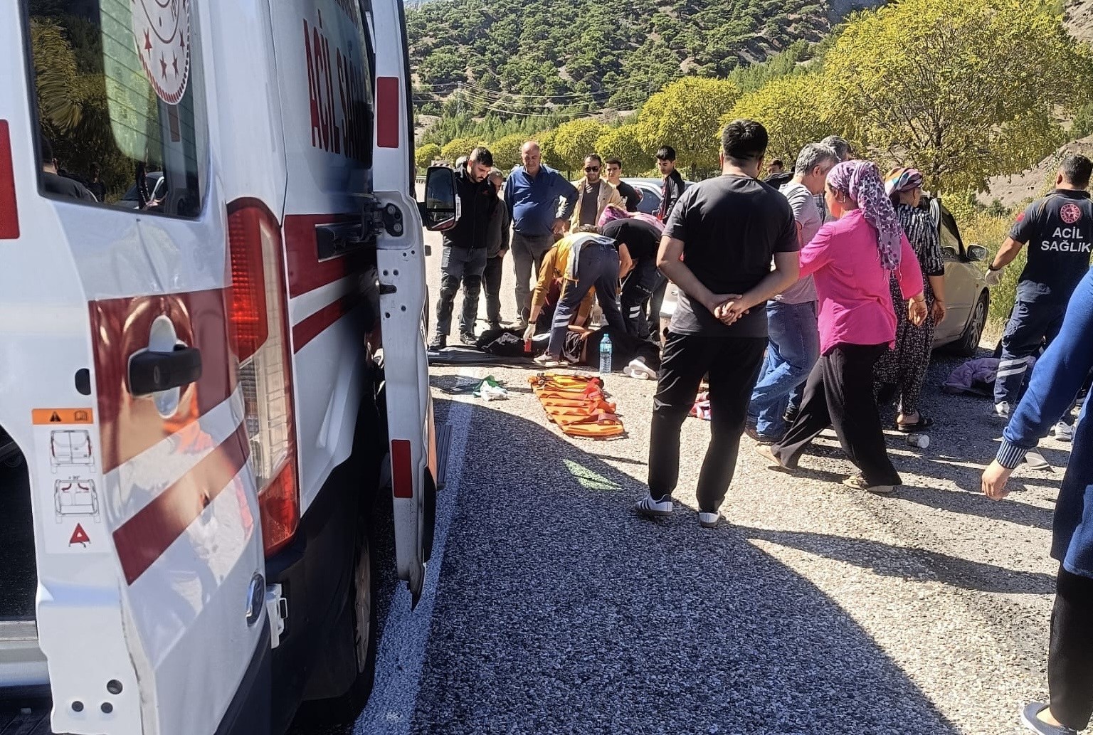 Malatya’da otomobil yön levhasına çarptı 4 yaralı