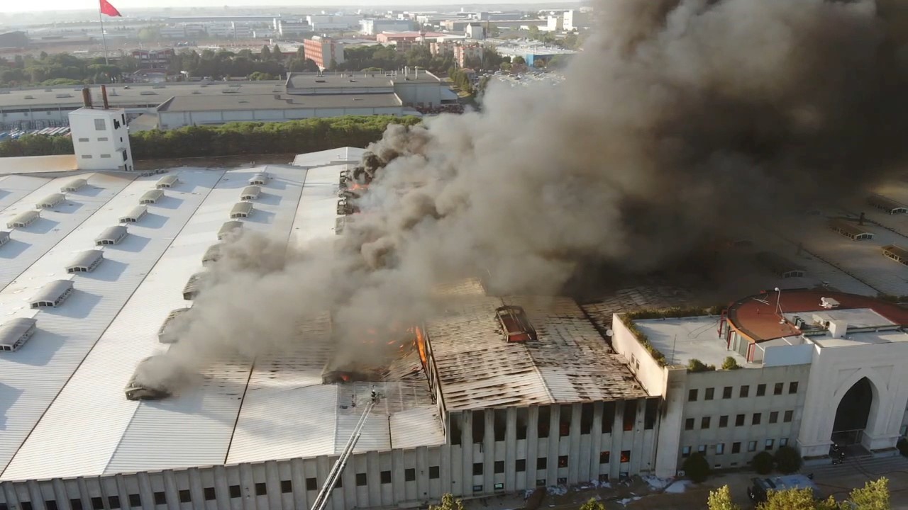 Tekirdağ’daki fabrika yangını 3 saattir devam ediyor