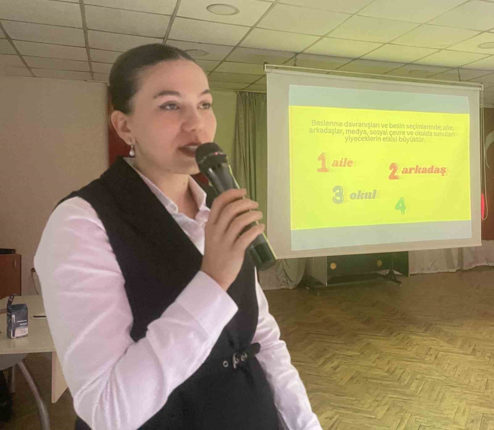 Kent Konseyi&rsquo;nden &ouml;ğrencilere beslenme semineri
