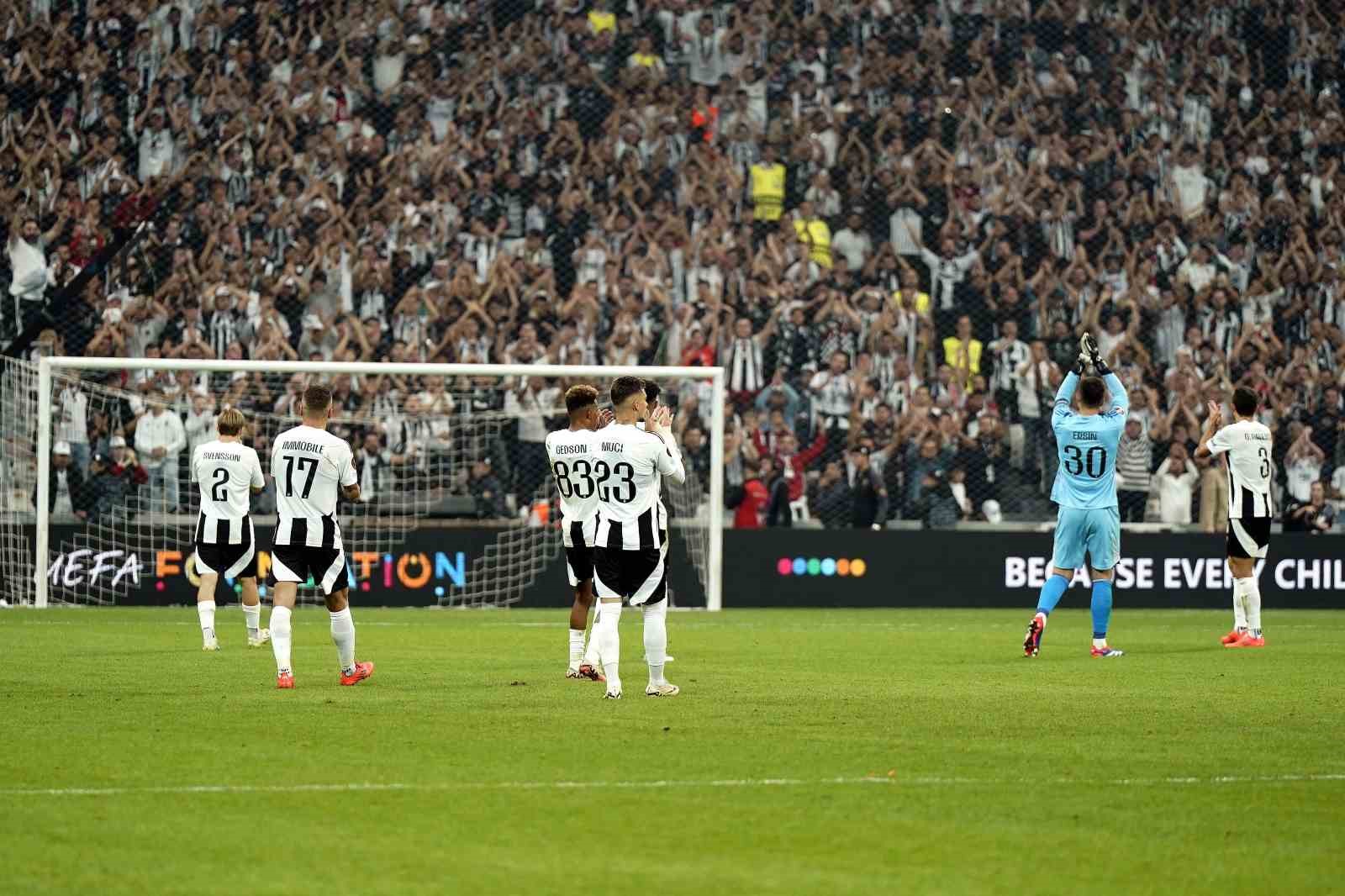 UEFA Avrupa Ligi: Beşiktaş: 0 - Eintracht Frankfurt: 2 (İlk yarı)
