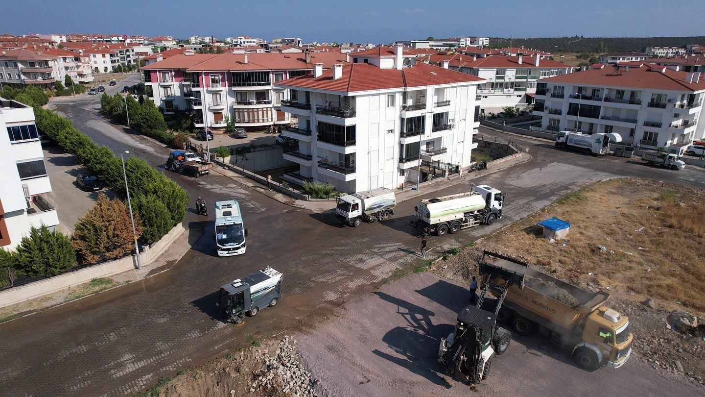 Ayvalık&rsquo;ta b&ouml;lgesel detaylı temizlik yapıldı
