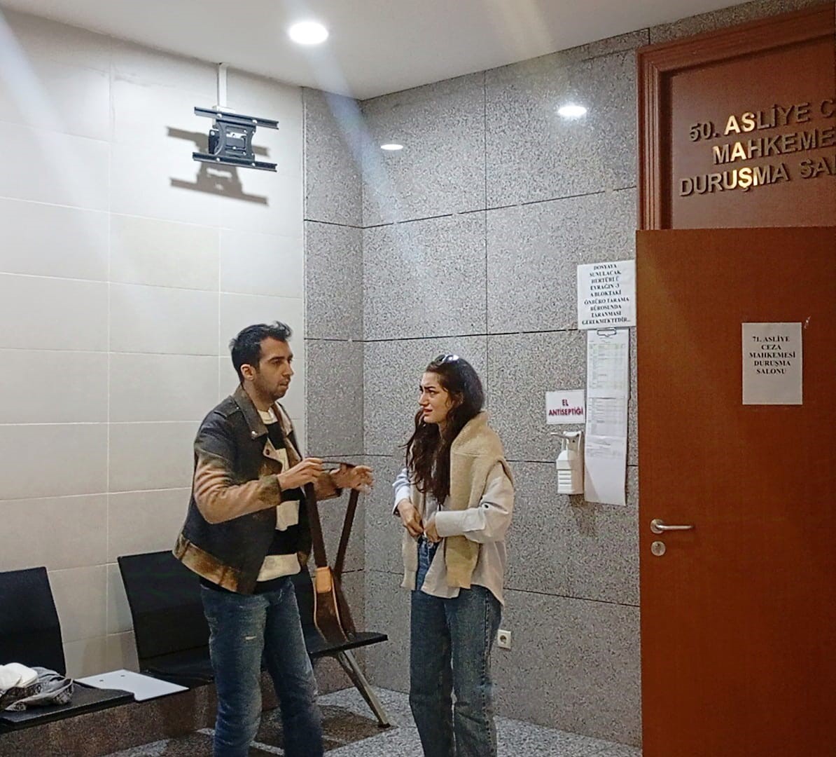 Eski sevgilisini darp ettiği iddiasıyla yargılanan şarkıcı Çağatay Akman’a beraat kararı talebi