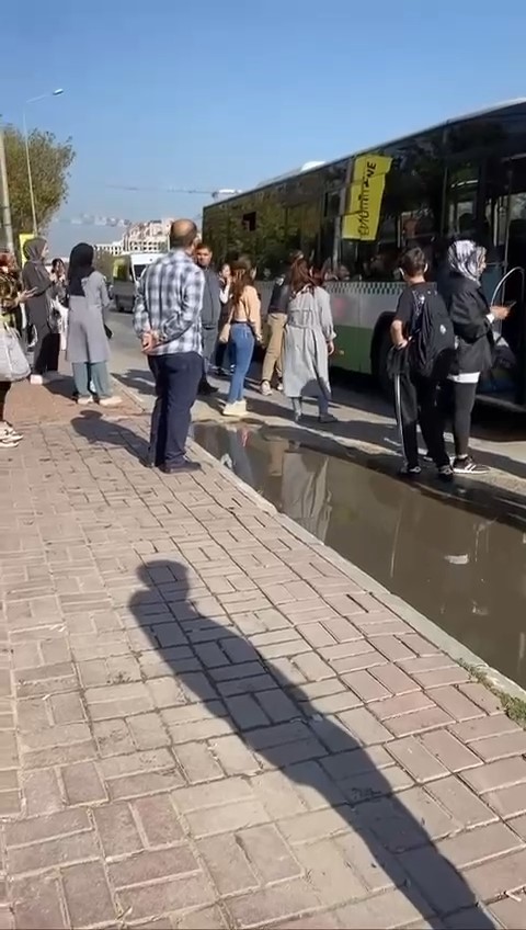 Bursa’da yolcuyla tartışan belediye otobüs şoförü inat edip gitmedi