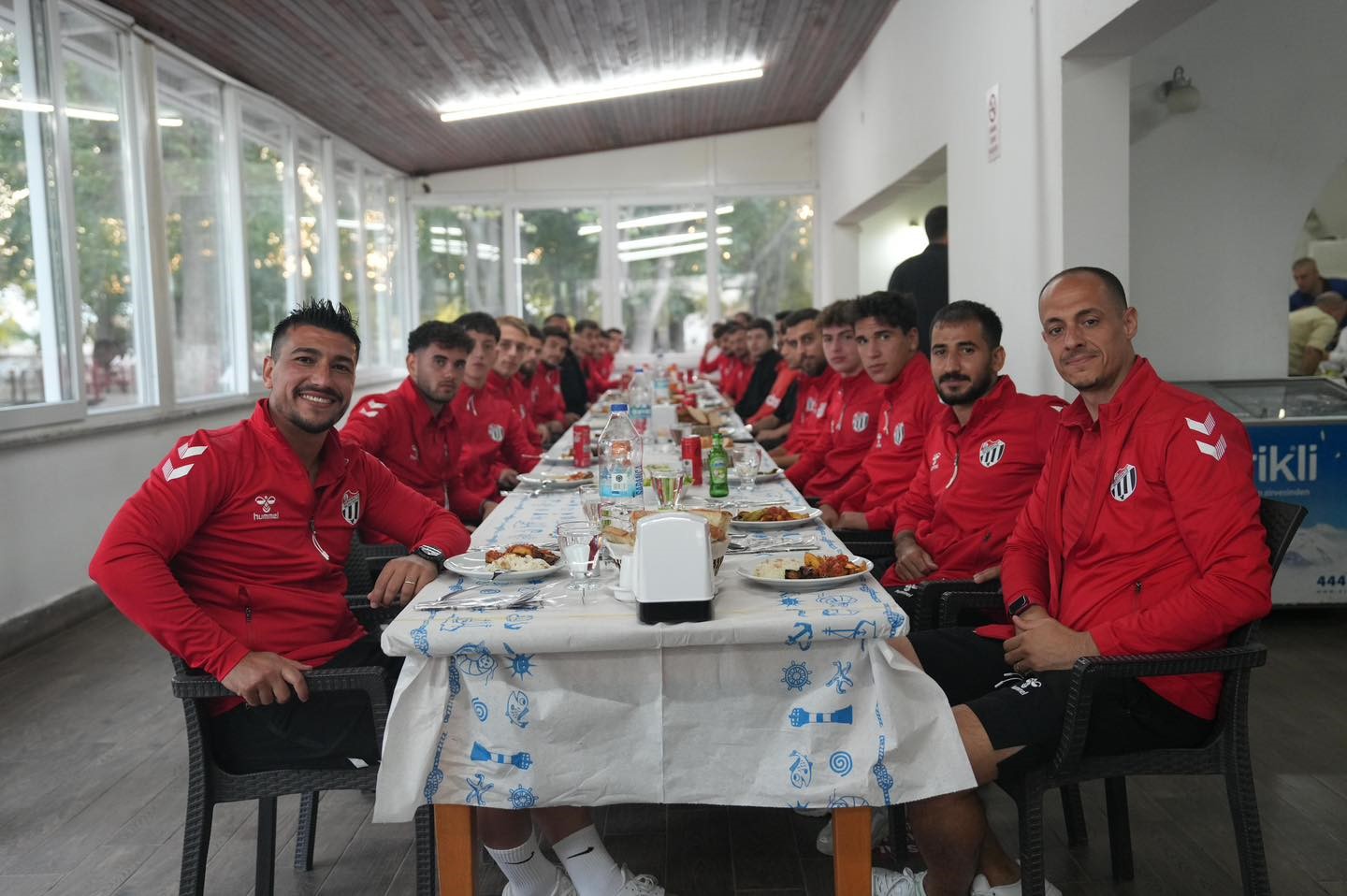 Başkan Deveciler, yeni sezon &ouml;ncesi moral yemeğinde buluştu
