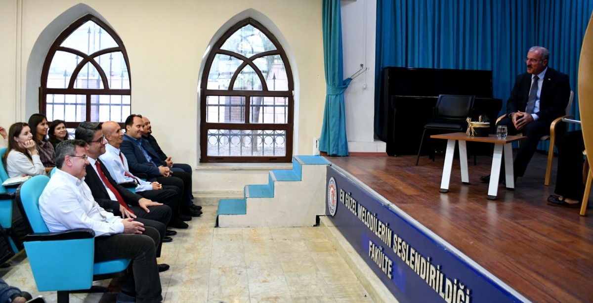 M&uuml;zik&ccedil;e S&ouml;yleşiler Etkinliğinin Konuğu Vali Toraman Oldu
