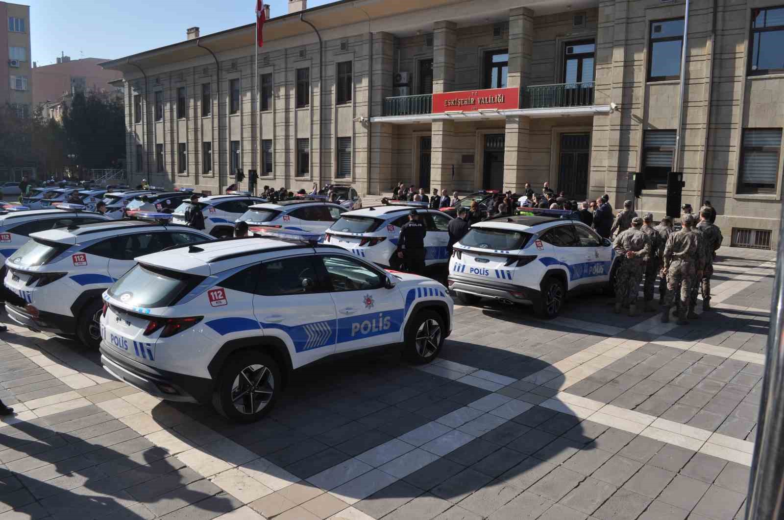 Eskişehir’de emniyet ve jandarma teşkilatına 88 aracın teslimi için tören düzenlendi
