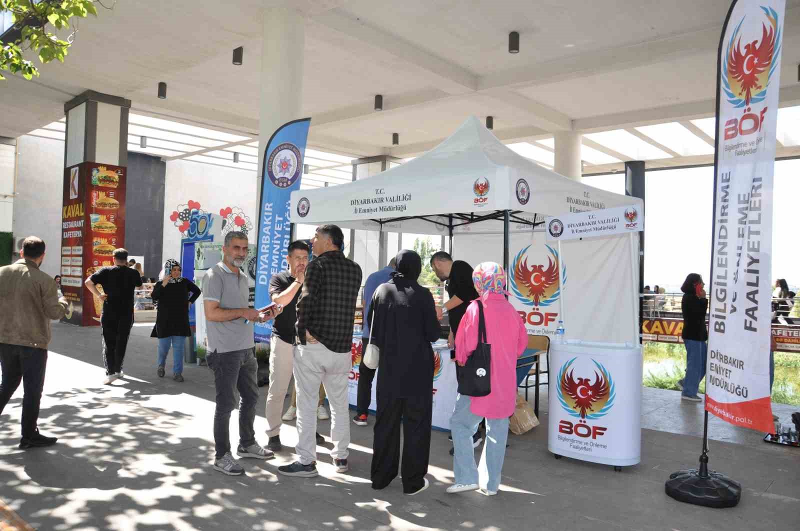 Emniyetten Dicle Üniversitesi’nde öğrencilere yönelik bilgilendirme faaliyeti