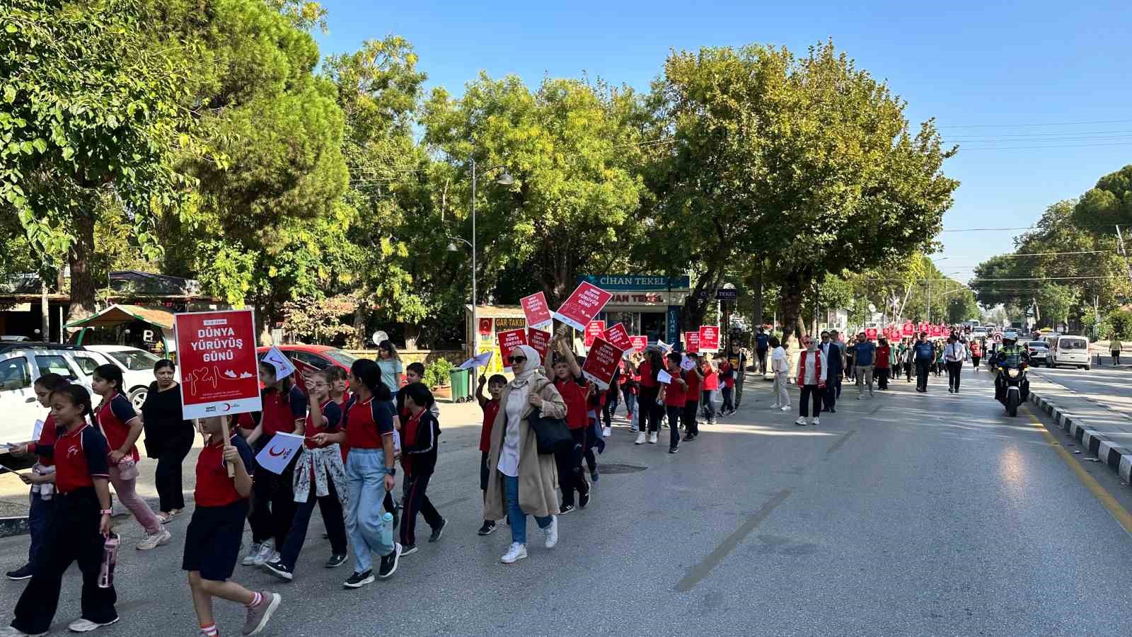 Kızılay Manisa’da sağlıklı yaşam için yürüdü