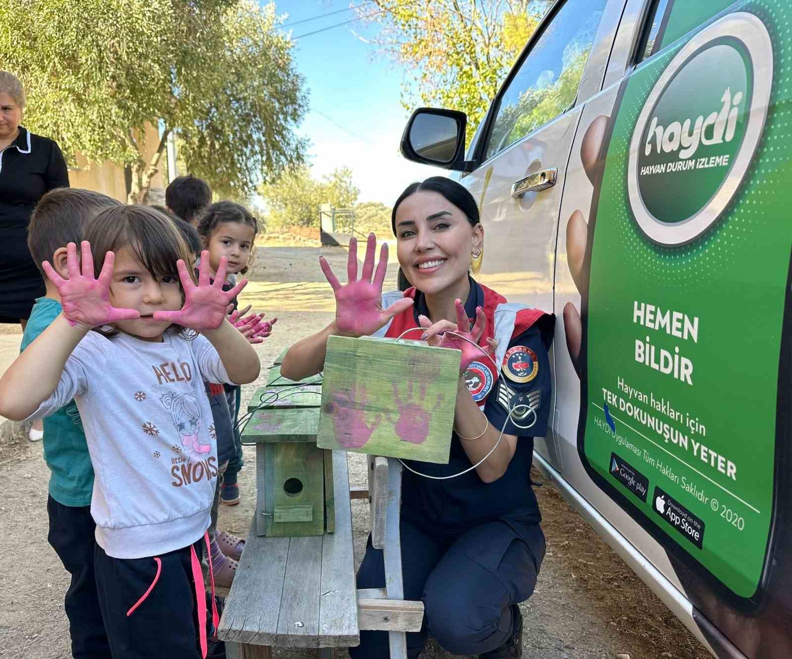 Aydın’da jandarma ekipleri miniklere hayvan sevgisi aşıladı