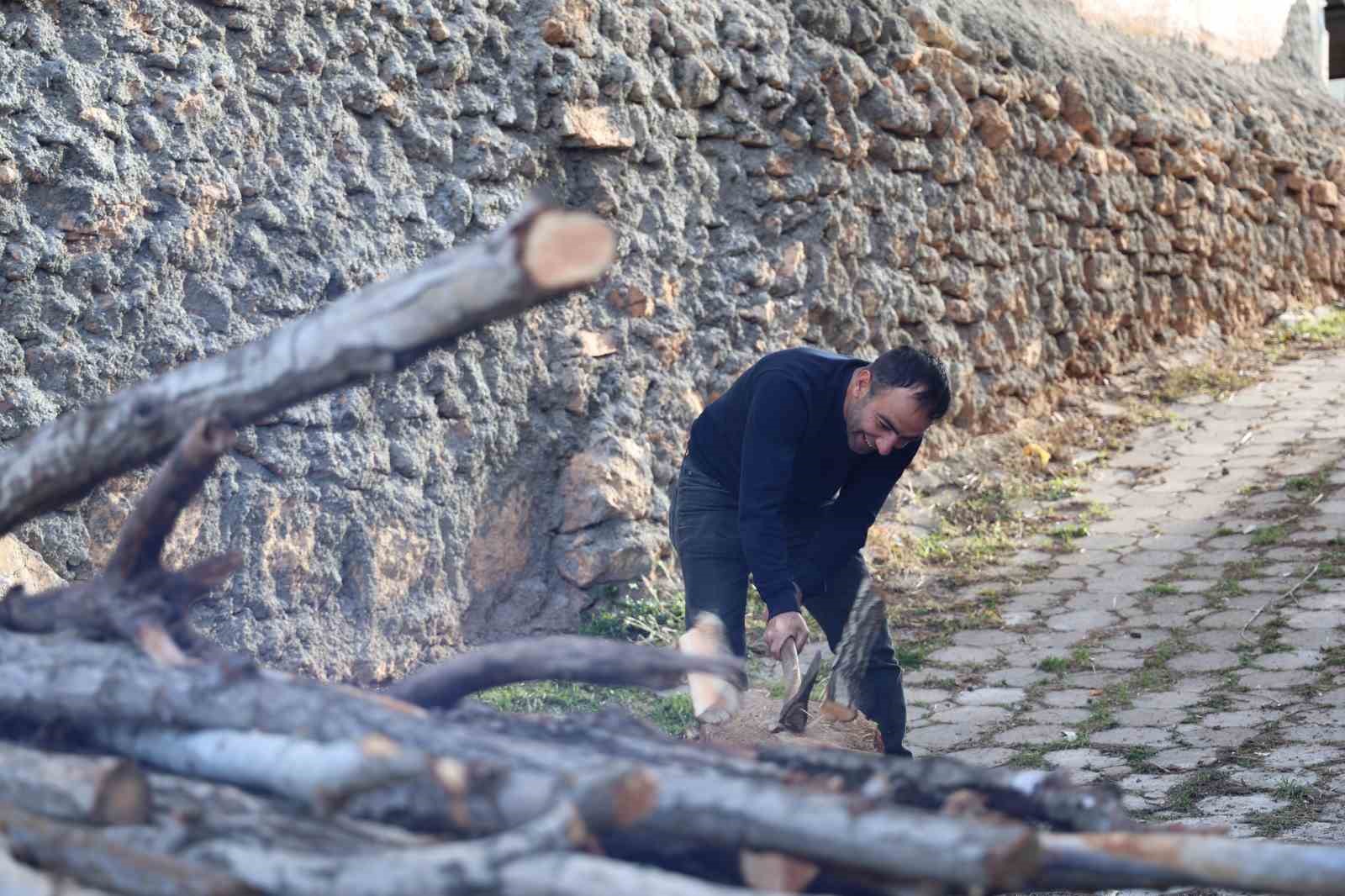 Yüksek budama fiyatları köylüleri odunsuz bıraktı
