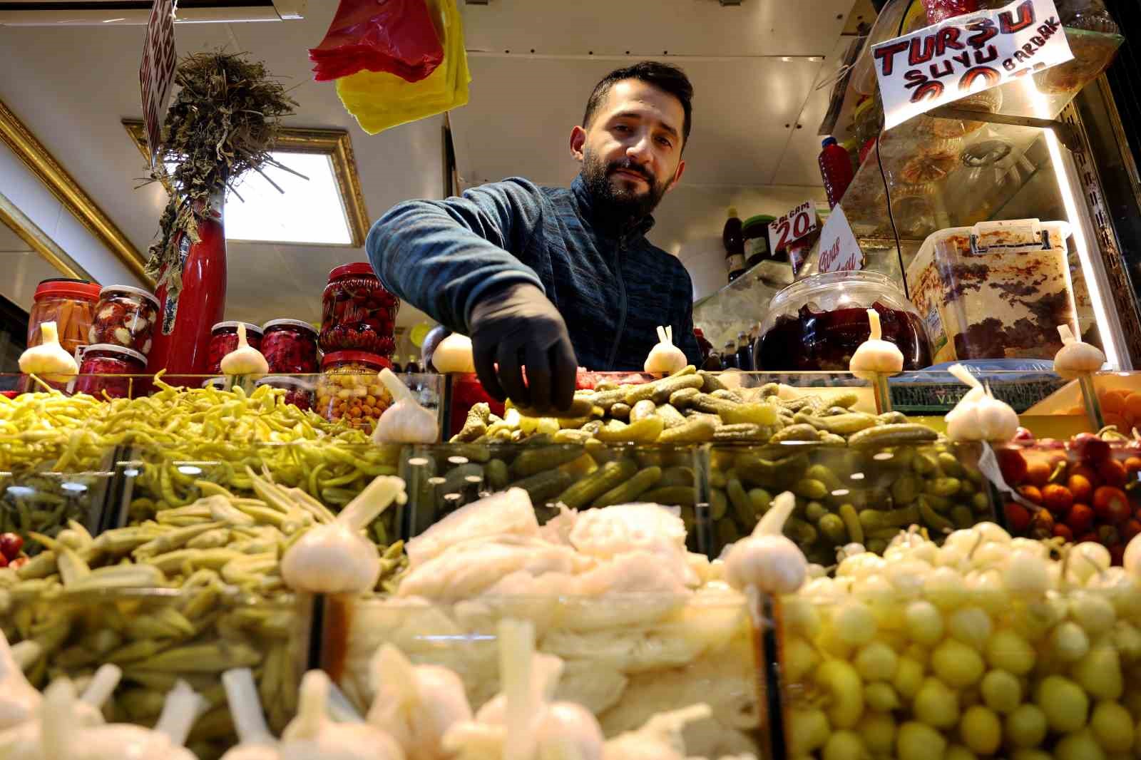 Sofraların vazgeçilmezi tezgâhlardaki yerini aldı