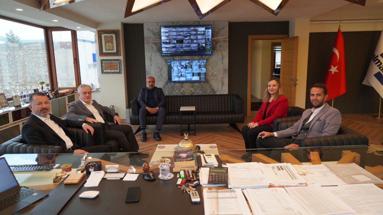 Rekt&ouml;r Kırışık, sanayi temsilcileri ile g&ouml;r&uuml;şt&uuml;
