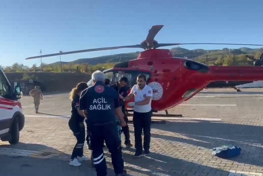 Dağda düşerek ayağı kırılan kadın, hava ambulansı ile hastaneye kaldırıldı