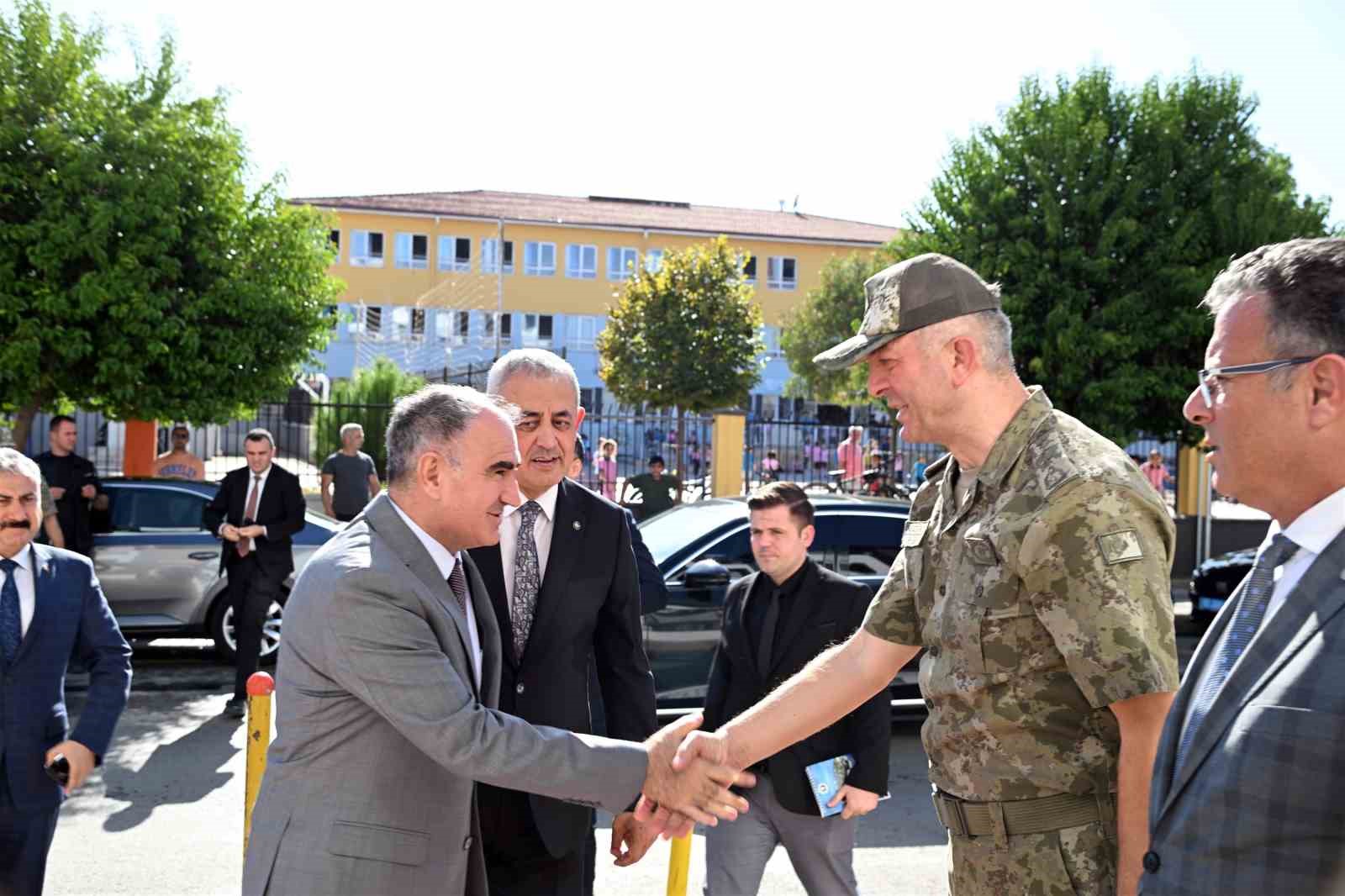 Vali Özkan ilçeleri yakından tanımaya devam ediyor
