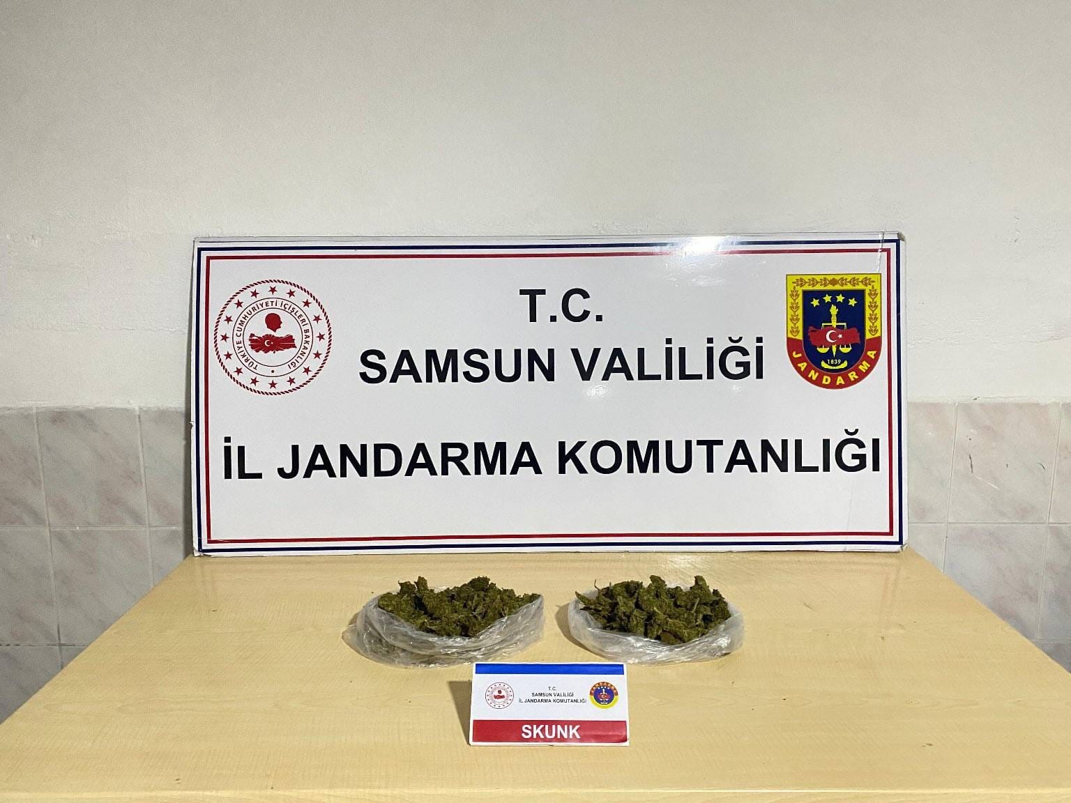 Jandarma ekipleri araçta uyuşturucu madde ele geçirdi
