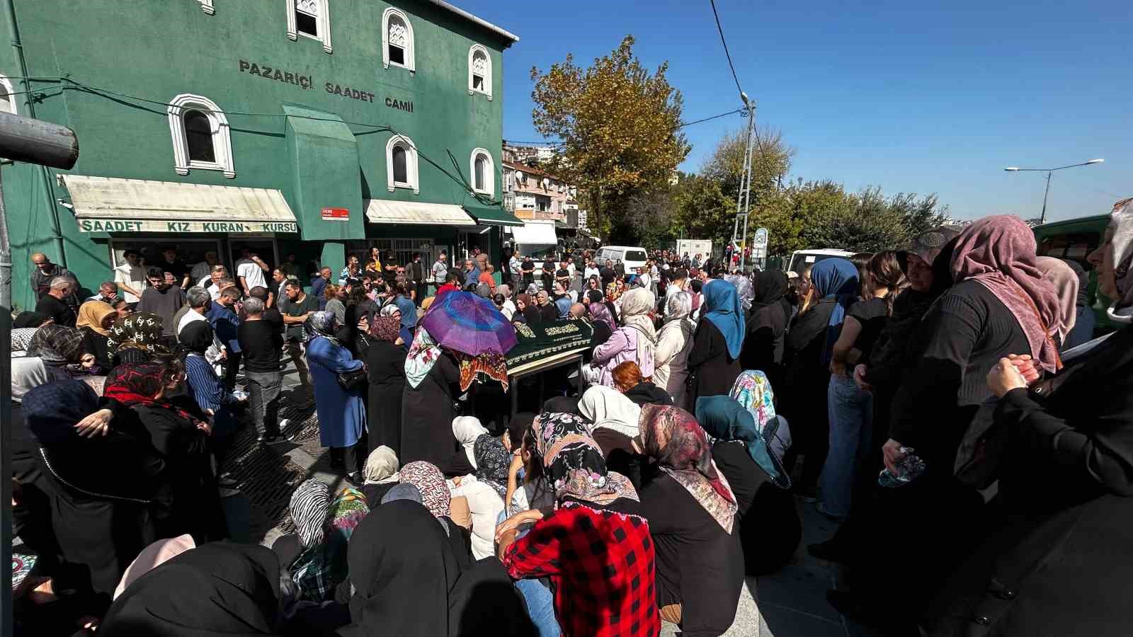 Eyüpsultan’da boğazı kesilerek öldürülen Ayşenur Halil, son yolculuğuna uğurlandı
