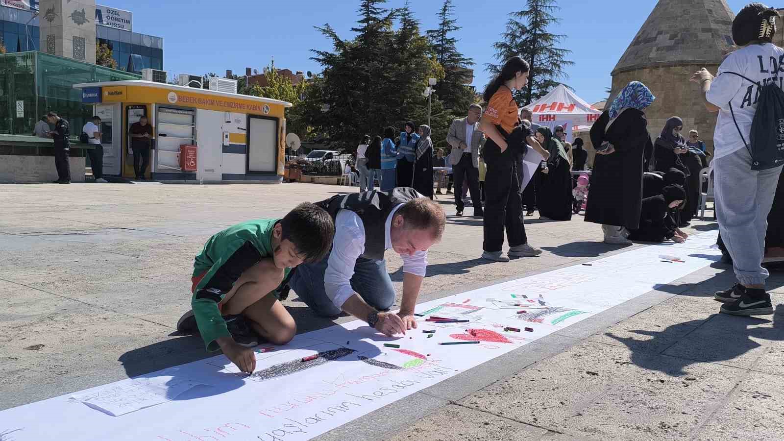 Gazzeli çocukların dramını resmettiler
