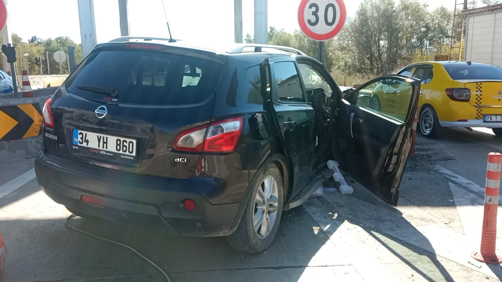 Gişelerde feci kaza: 1 ölü, 1 yaralı
