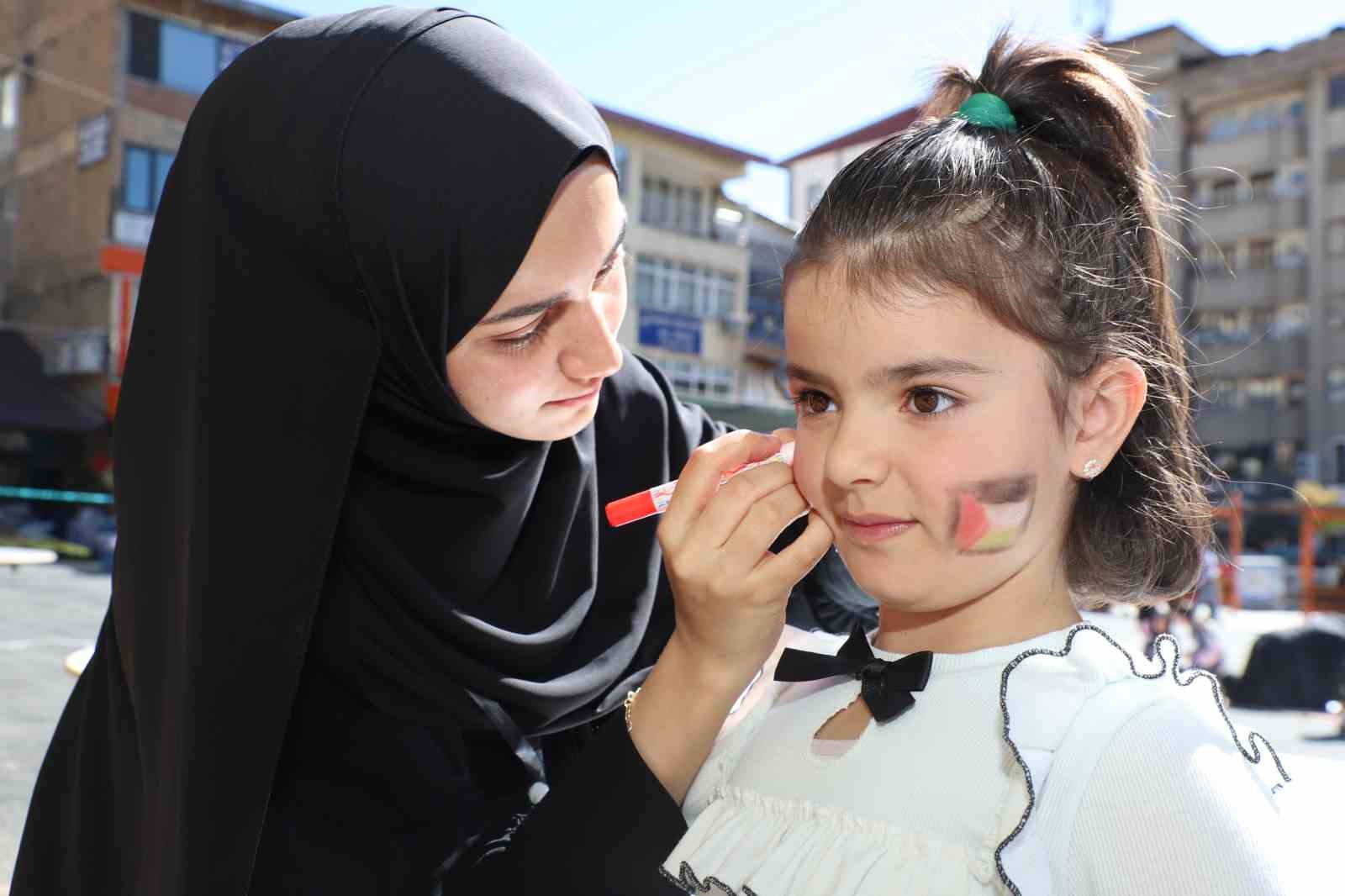 Yetimler Vakfı’ndan ‘Filistinli çocuklar için çiz’ etkinliği