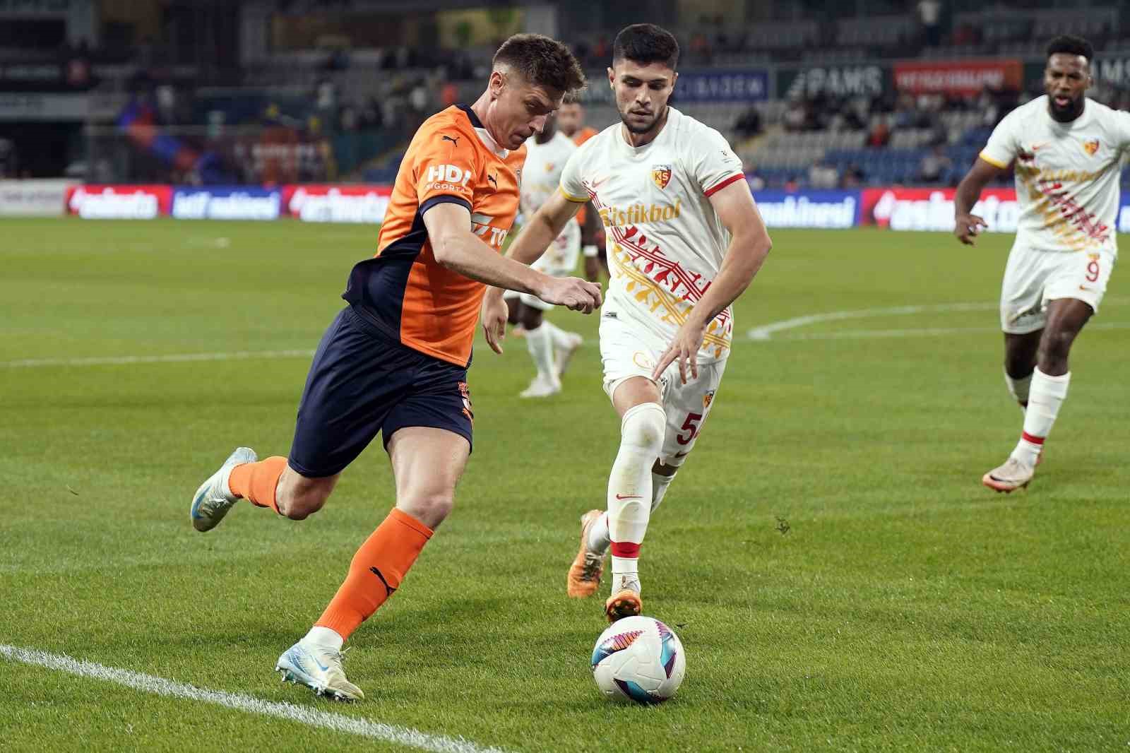 Trendyol Süper Lig: Başakşehir: 0 - Kayserispor: 0 (Maç devam ediyor)
