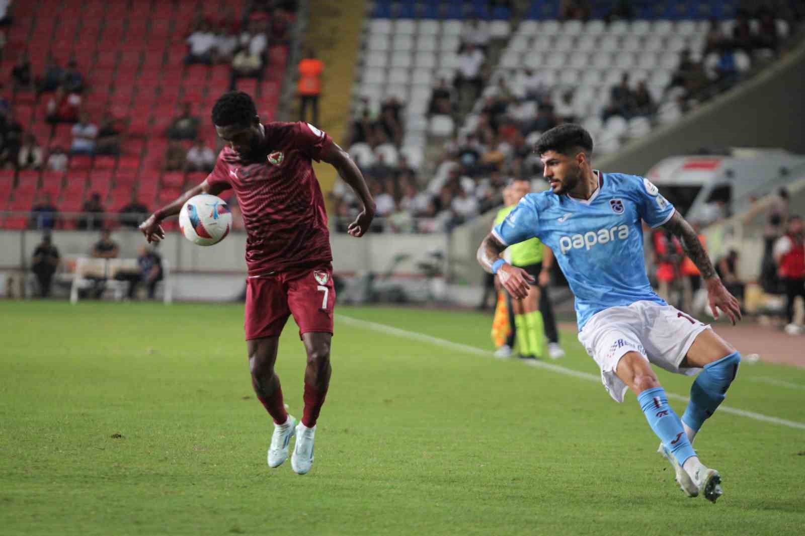 Trendyol Süper Lig: Hatayspor: 1 - Trabzonspor: 0 (İlk yarı)
