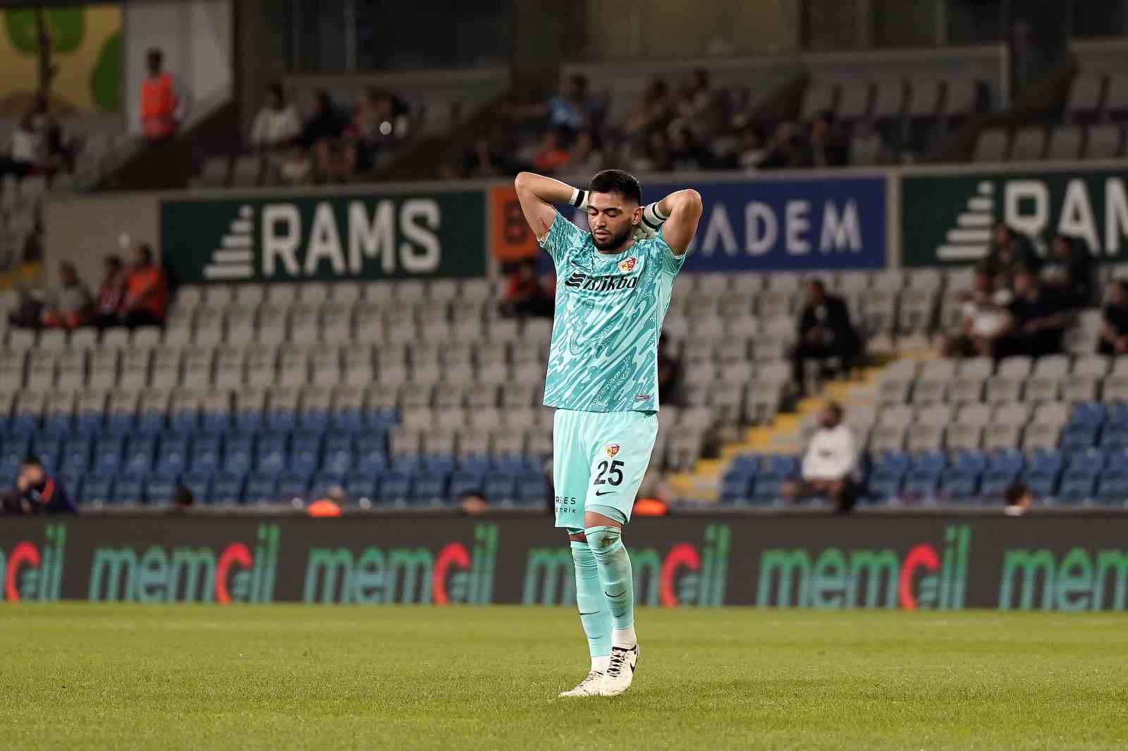 Trendyol Süper Lig: RAMS Başakşehir: 0 - Kayserispor: 1 (İlk yarı)
